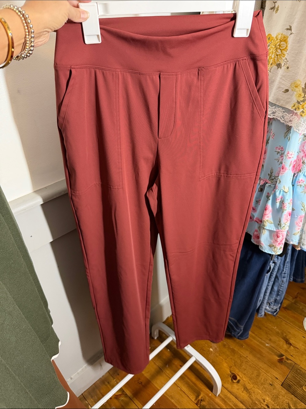 Cropped Pull-On Pants in Brick Rose